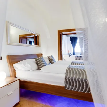 Apartament Charles Bridge Royal - Castle District Praga
