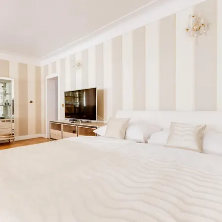 Charles Bridge Royal - Castle District Apartment *