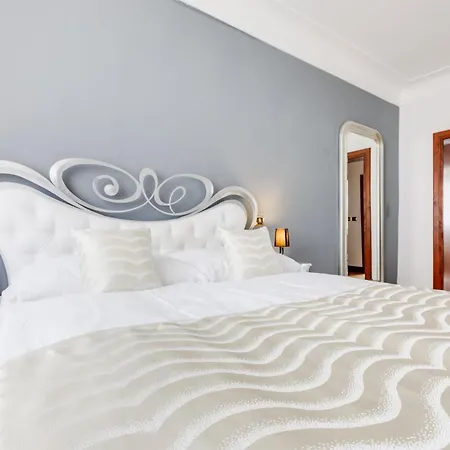 Apartment Charles Bridge Royal - Castle District Prag