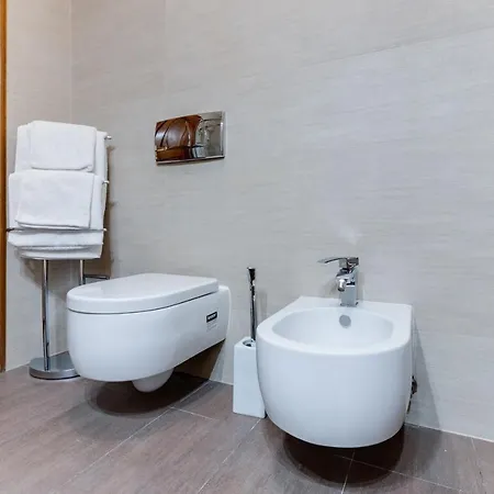 Charles Bridge Royal - Castle District * Prag