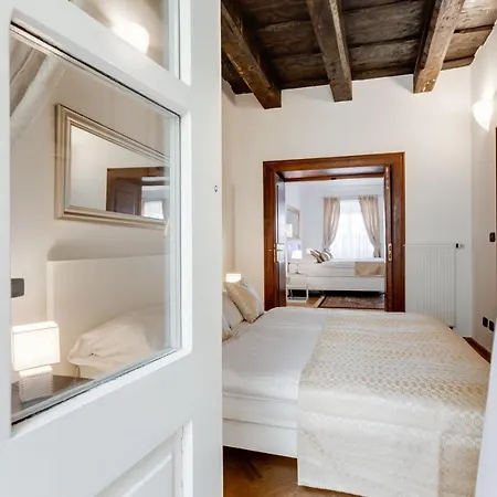 Apartment Charles Bridge Royal - Castle District Prag