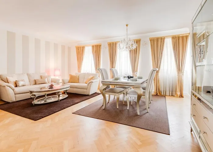 Charles Bridge Royal - Castle District Apartment *